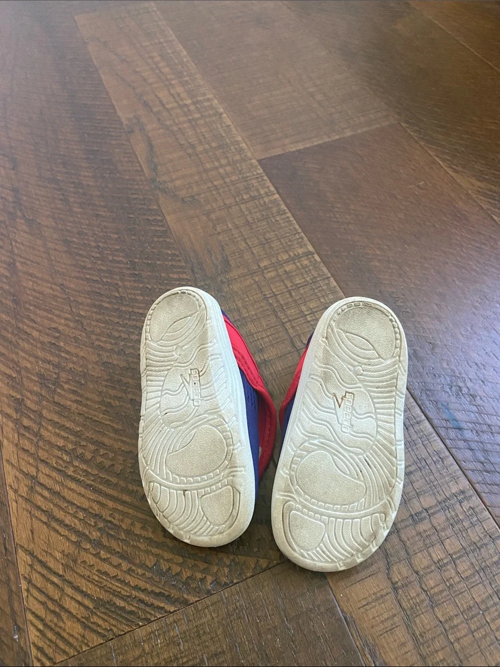 Speedo Kids Navy Blue Sneakers with Velcro size 5/6